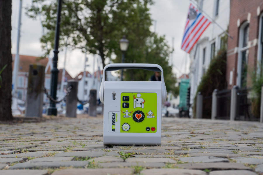 Wat is een AED en hoe werkt het?